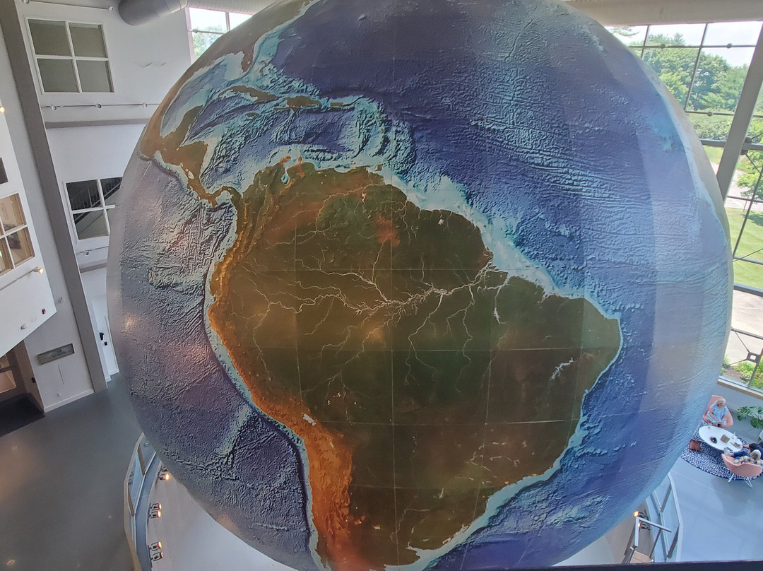 Eartha, the World's Largest Revolving and Rotating Globe-Yarmouth必去景点