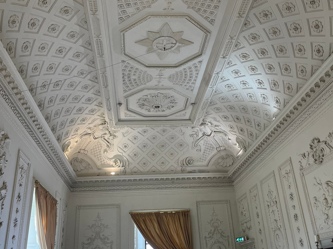 拉姆利城堡酒店主图