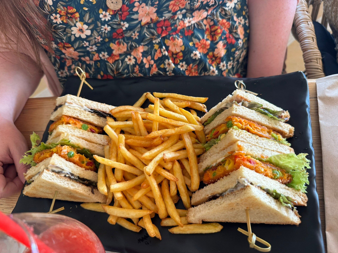 Love Boat Bar-卡马里必去景点