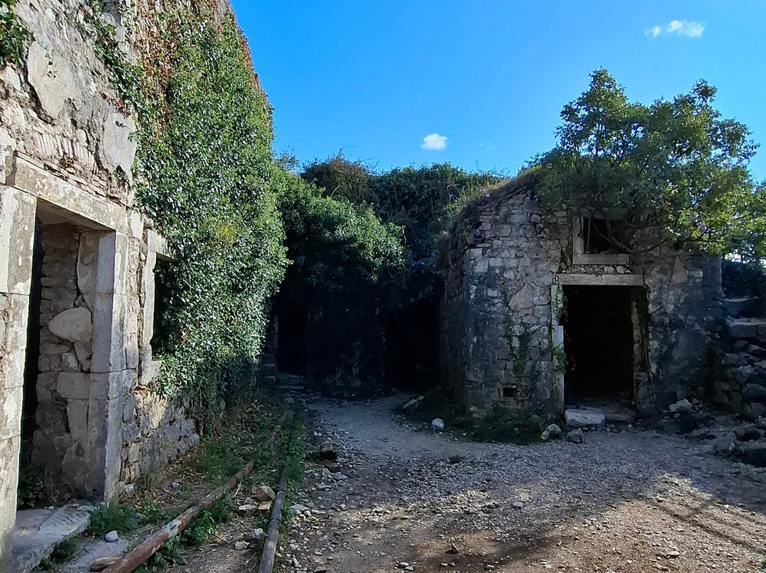 Kotor Fortress-Spiljari必去景点