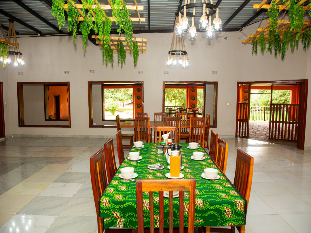 Oxpecker Safari Lodge