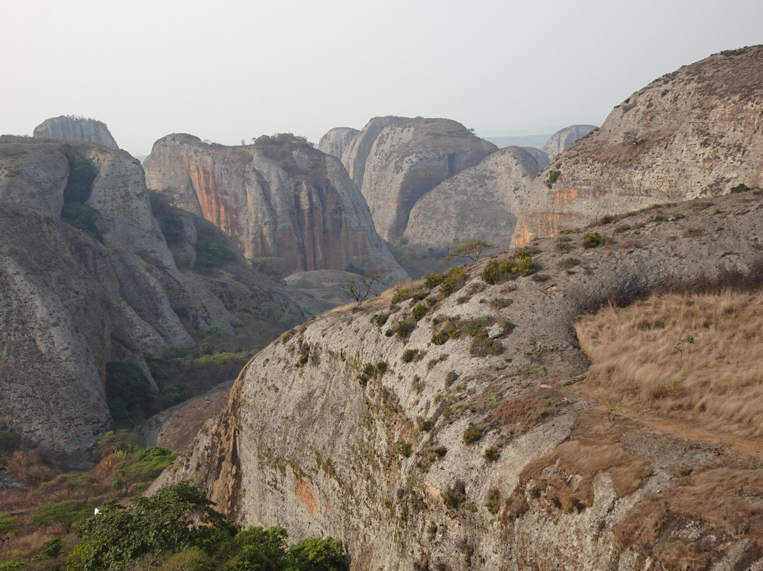 安哥拉旅游景点-Black Stones of Pungo Andongo