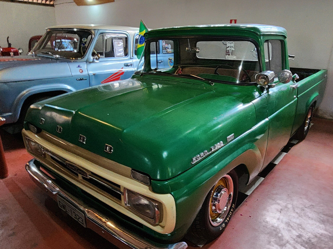 Museu Do Automovel Da Estrada Real-蒂拉登特斯必去景点