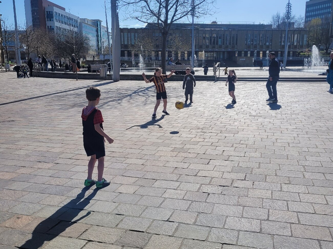 City Park Mirror Pool and Fountain-布拉德福必去景点