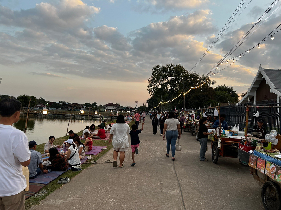 Tra Phang Thong Market-素可泰必去景点