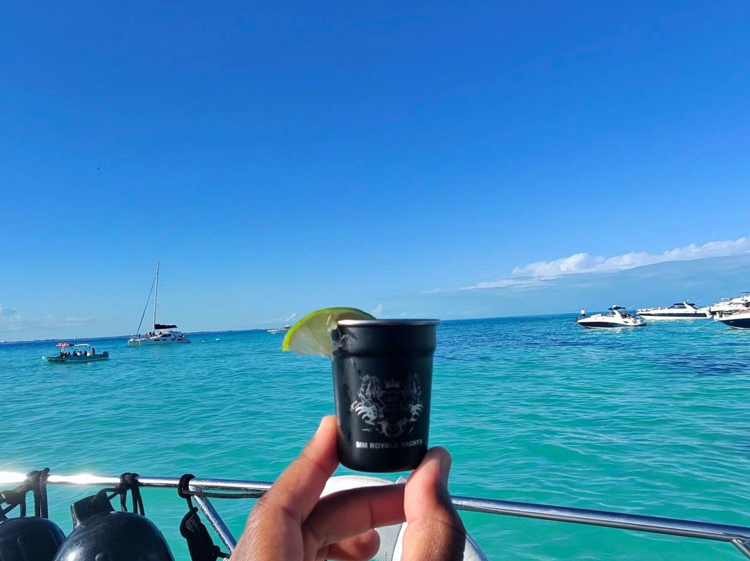 MM Royale Yachts-女人海滩必去景点