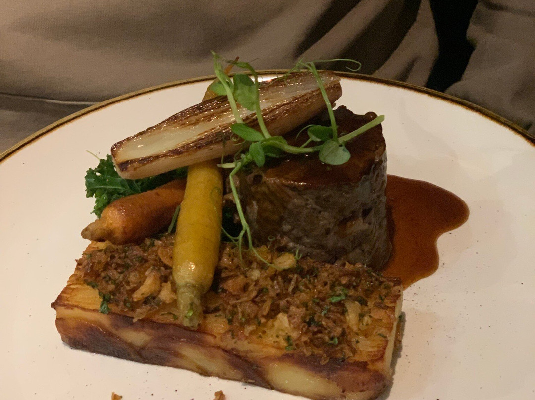 The Fox & Hounds主图