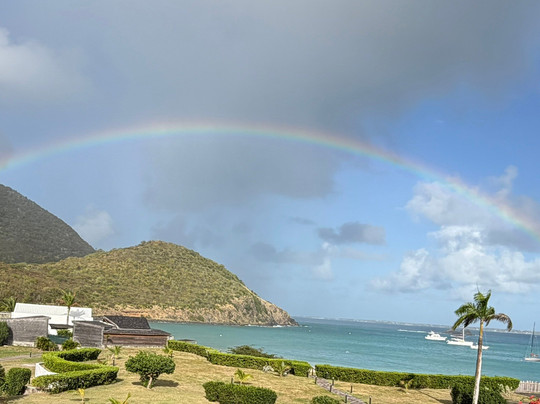 Colibri Massage Sxm-东方湾必去景点