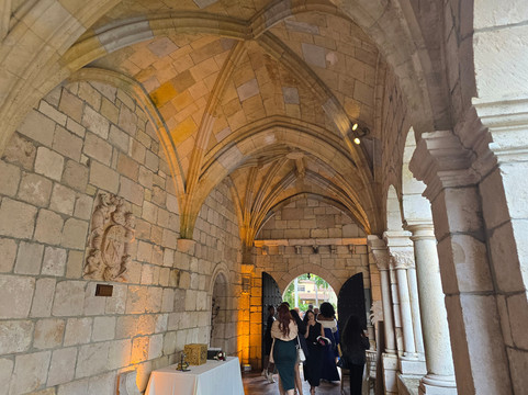 The Ancient Spanish Monastery-北迈阿密海滩必去景点