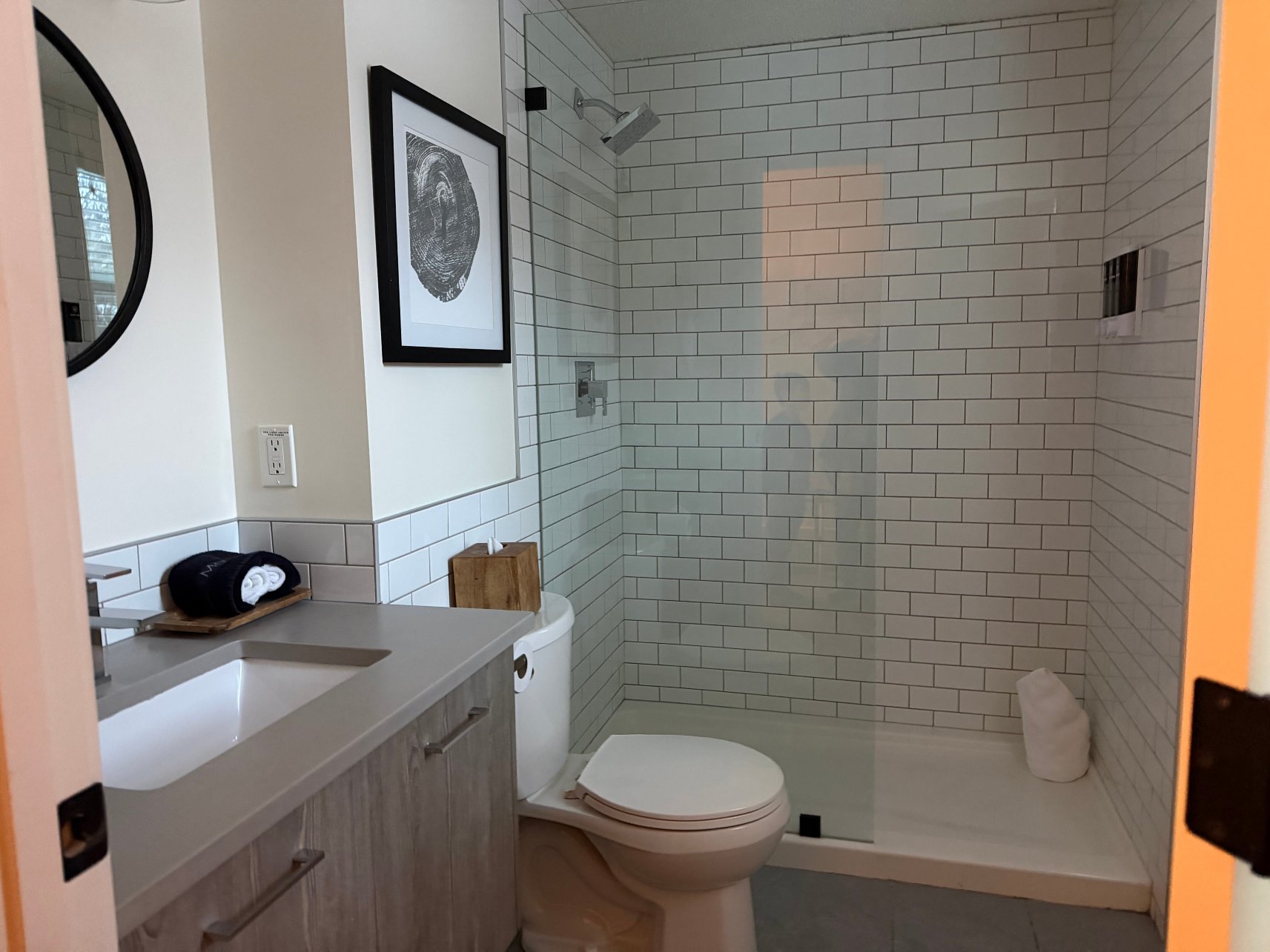 Lamphouse 基地营-浴室