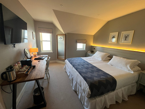 漂流记酒店主图