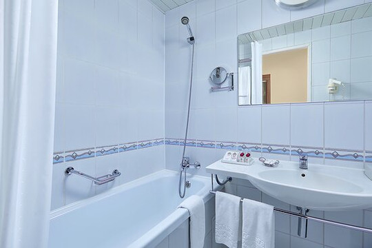 伊兹麦洛娃三角洲酒店主图