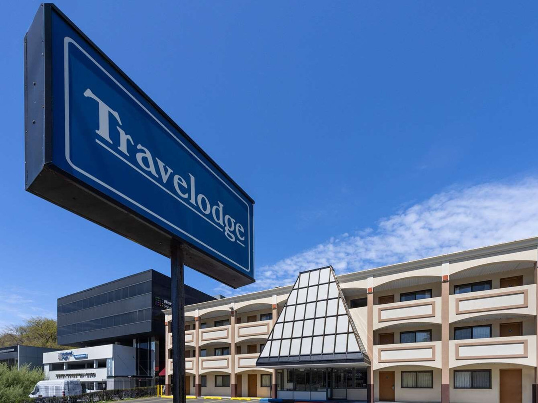 曼哈西特Travelodge by Wyndham酒店