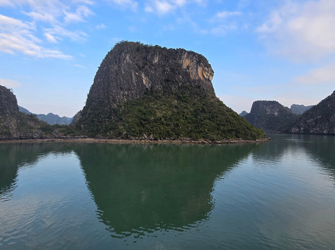 Elite of the Seas-下龙湾必去景点