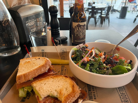 Whitewater Rooftop Social主图