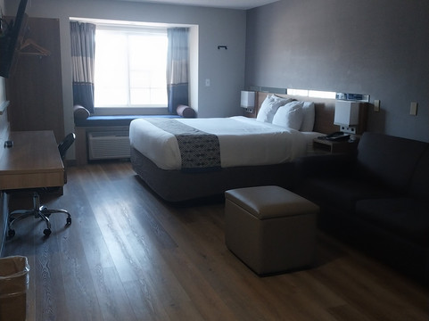 奥古斯塔河观察麦客达套房酒店主图