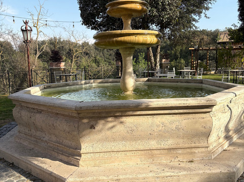 黎莱斯卡斯特隆波齐亚酒店主图