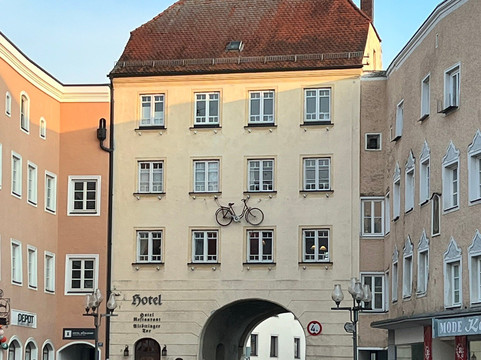 穆赫多夫酒店主图