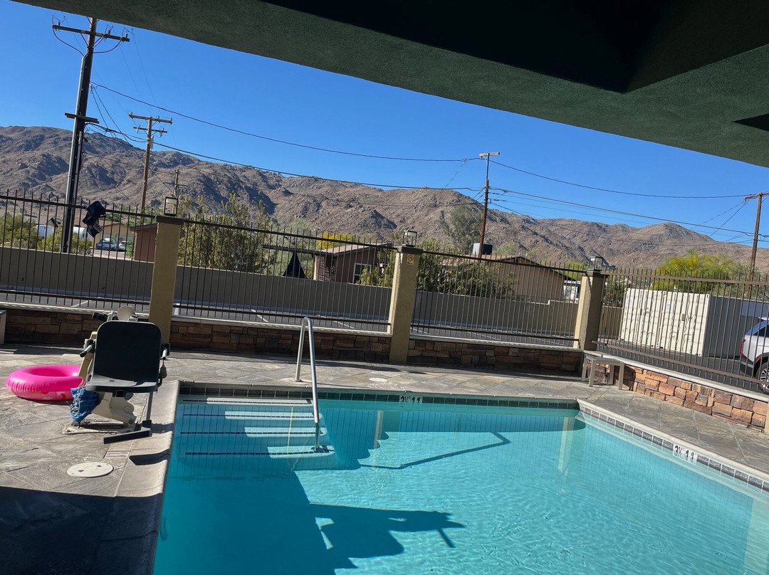 智选假日套房酒店二十九棕榈村主图