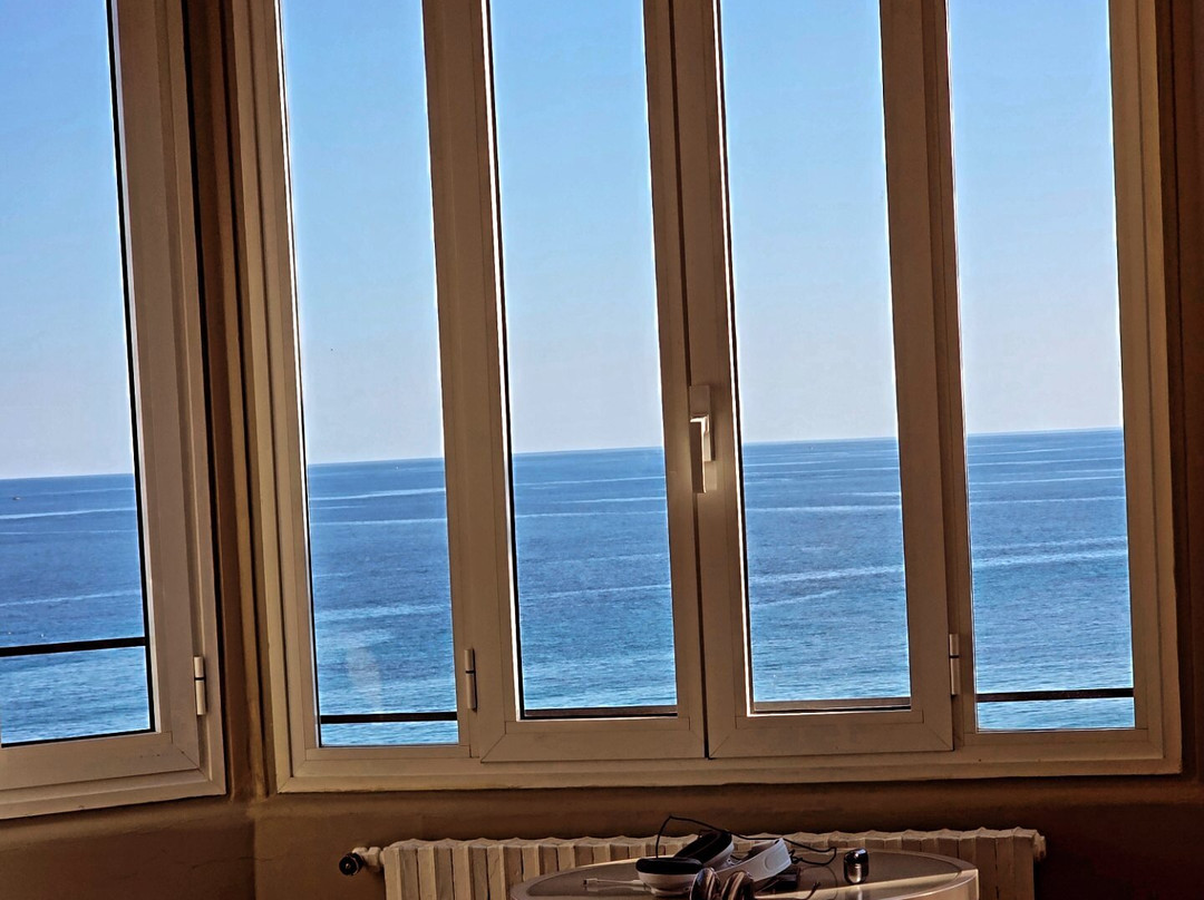 罗立皇宫酒店主图