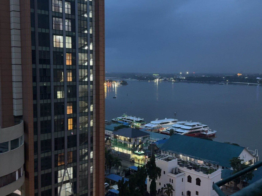 港景套房酒店主图