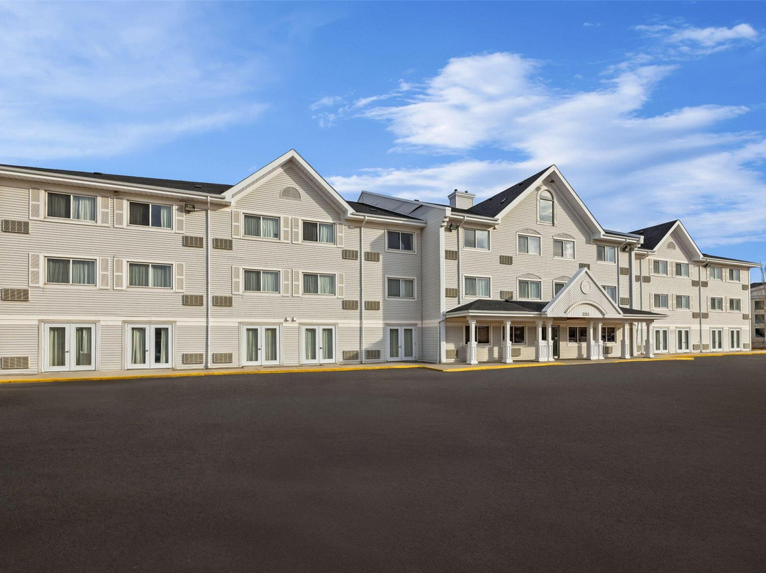 里贾纳酒店住宿-Travelodge Suites by Wyndham Regina / Eastgate Bay