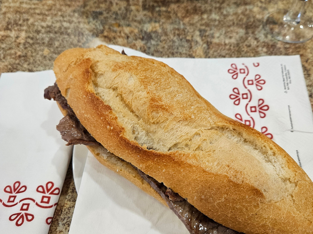 莫亚酒店主图