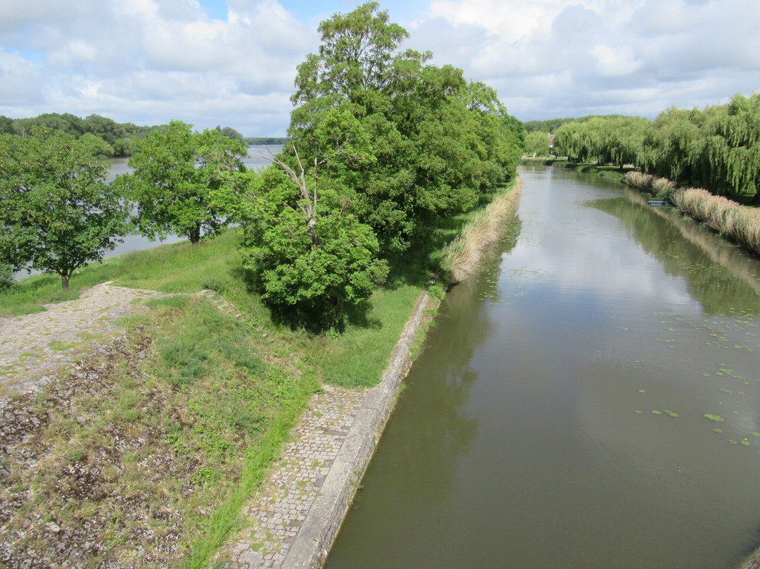 Briare Aqueduct Bridge-Briare必去景点