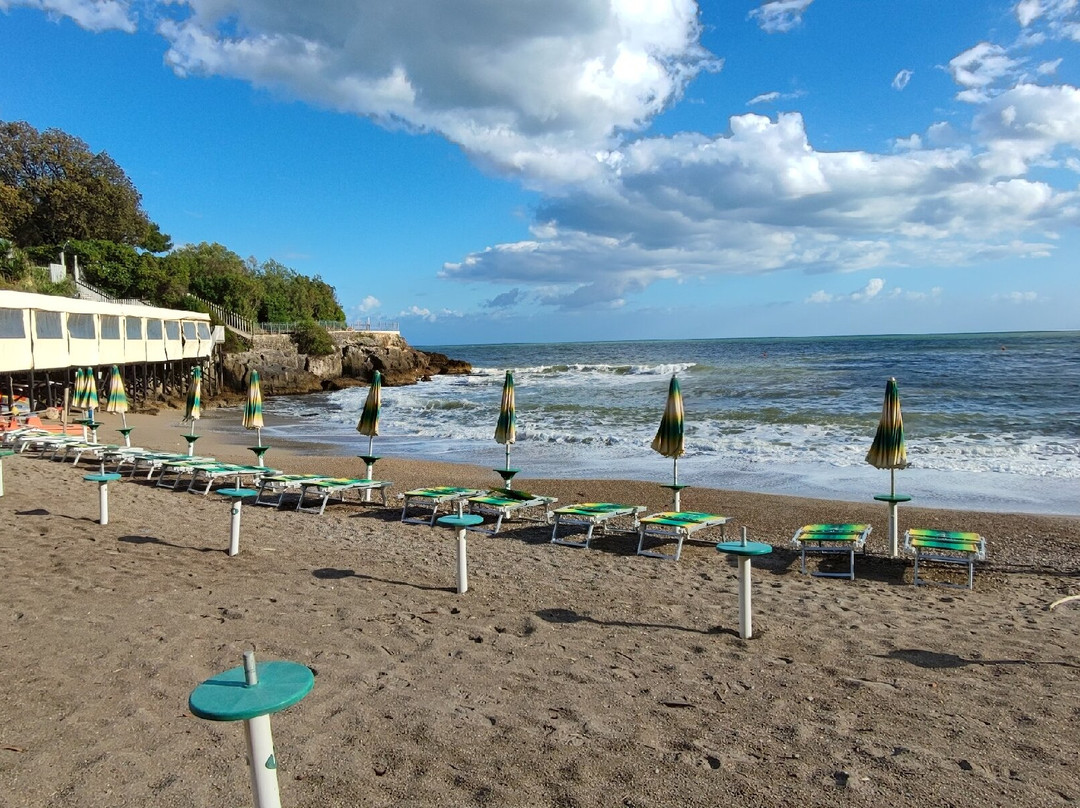 Spiaggia dei Sassolini-Scauri必去景点