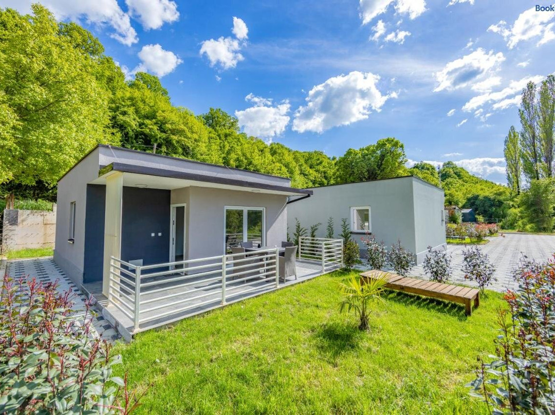 Yanka 4 Houses