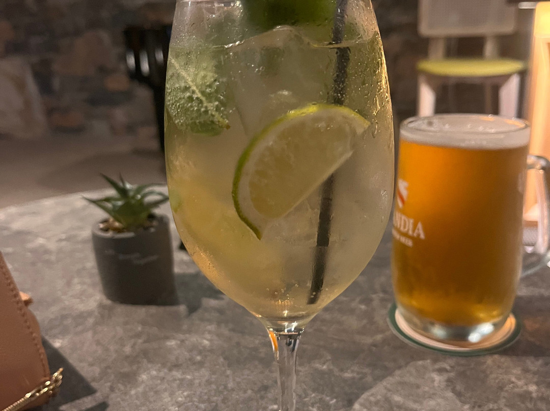 佩托斯套房酒店主图