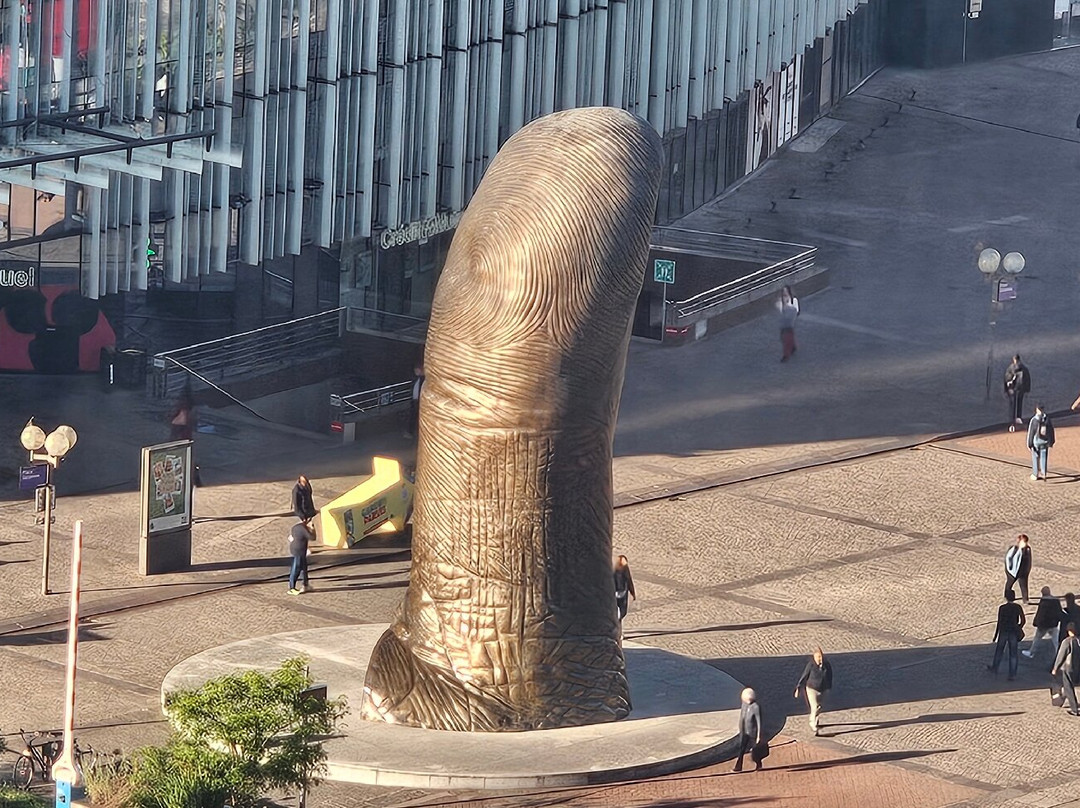Sculpture de César, Le pouce-拉德芳斯必去景点