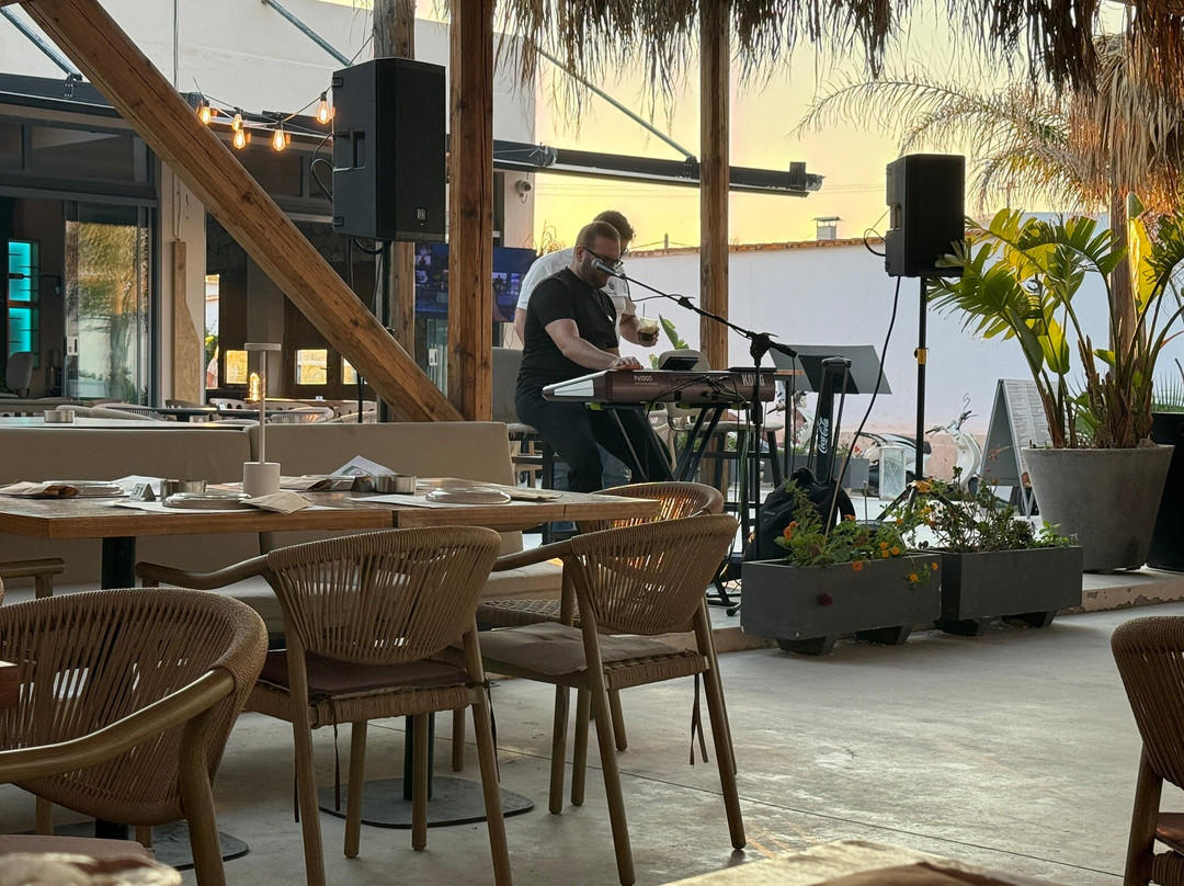 Majuro Seaside Restaurant Bar - Faliraki