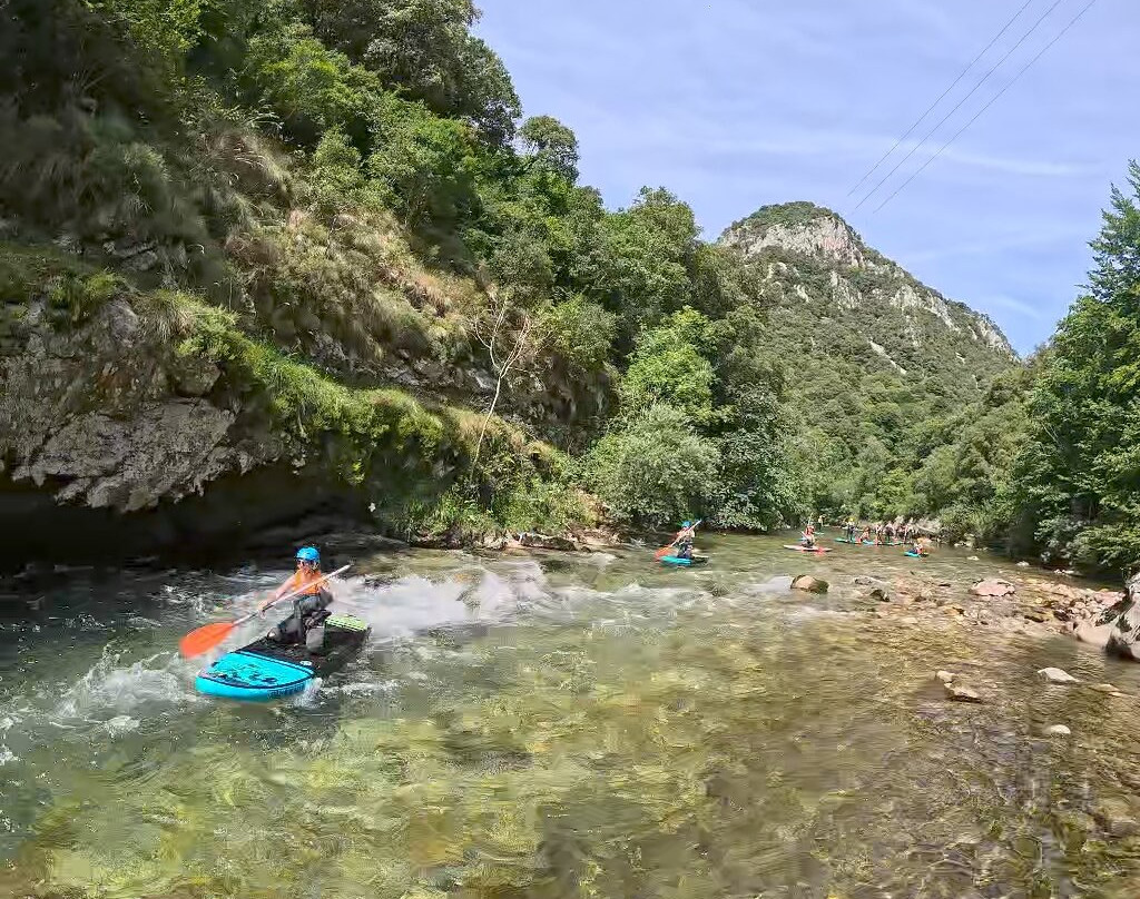 Escuela Asturiana de Surf-利亚内斯必去景点