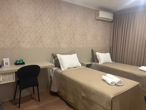 里尔瑟酒店-客卧