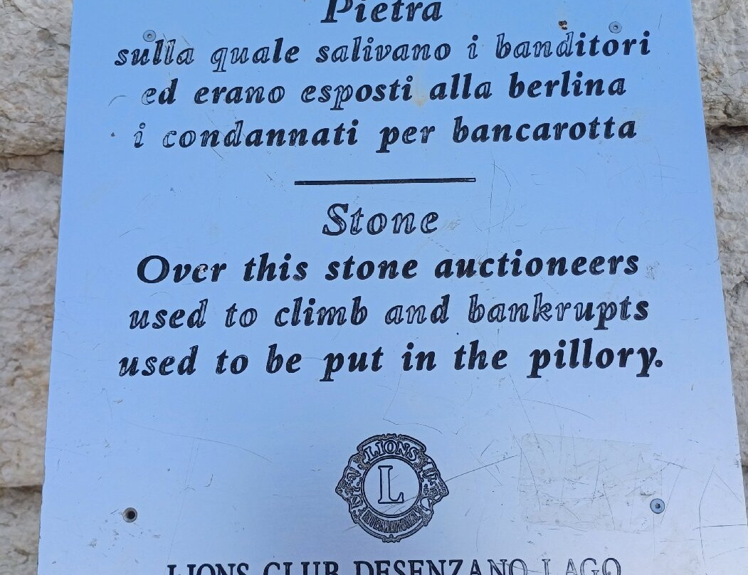 Palazzo Todeschini-代森扎诺-德尔加达必去景点