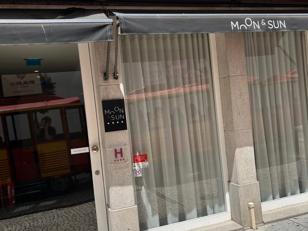 月日巴拉加酒店主图
