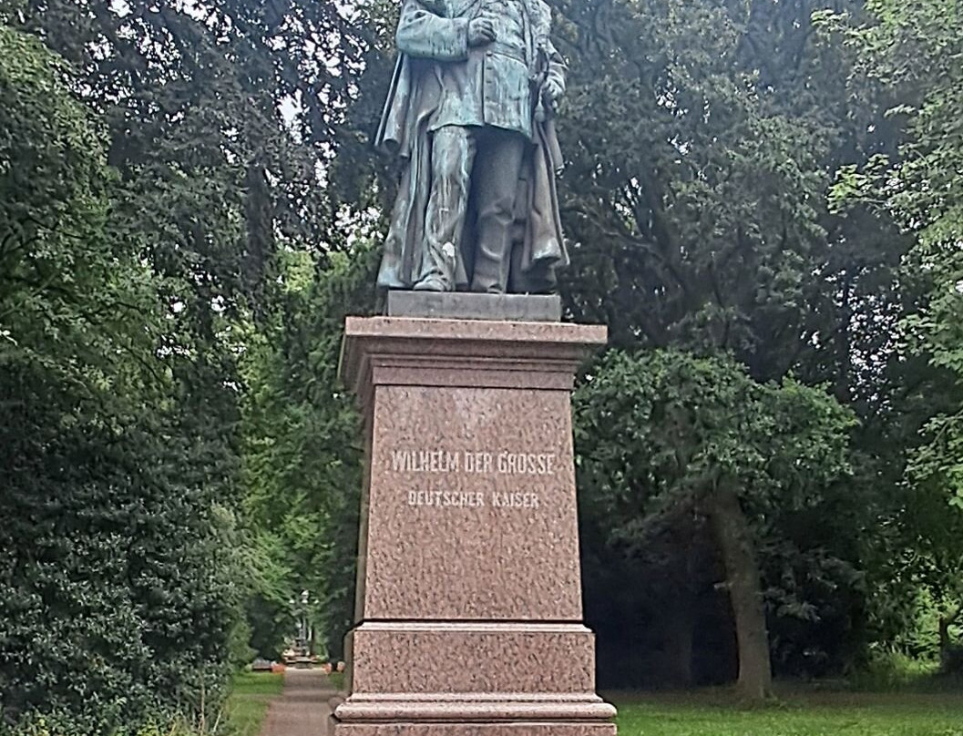 Friedrich-Wilhelm-Platz mit Prinz-Adalbert-von-Preußen-Denkmal-威廉港必去景点