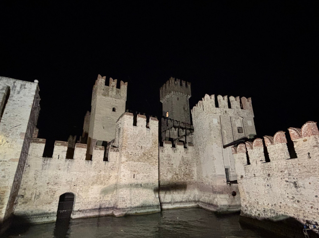 Castello Scaligero-锡尔苗内必去景点