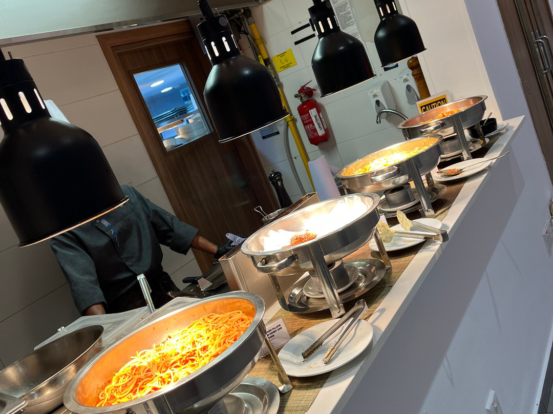 蓝色常春藤套房酒店主图