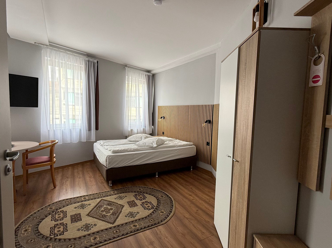 拉扎尔酒店餐厅主图