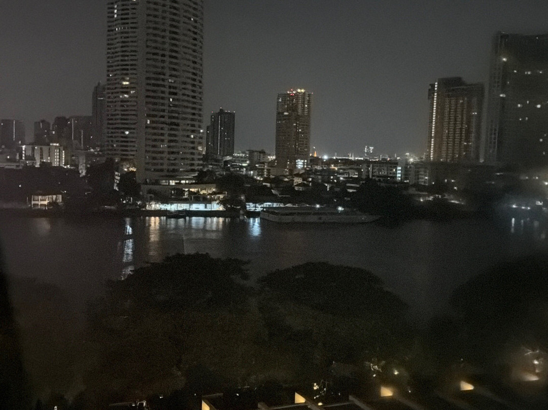 曼谷嘉佩乐酒店主图