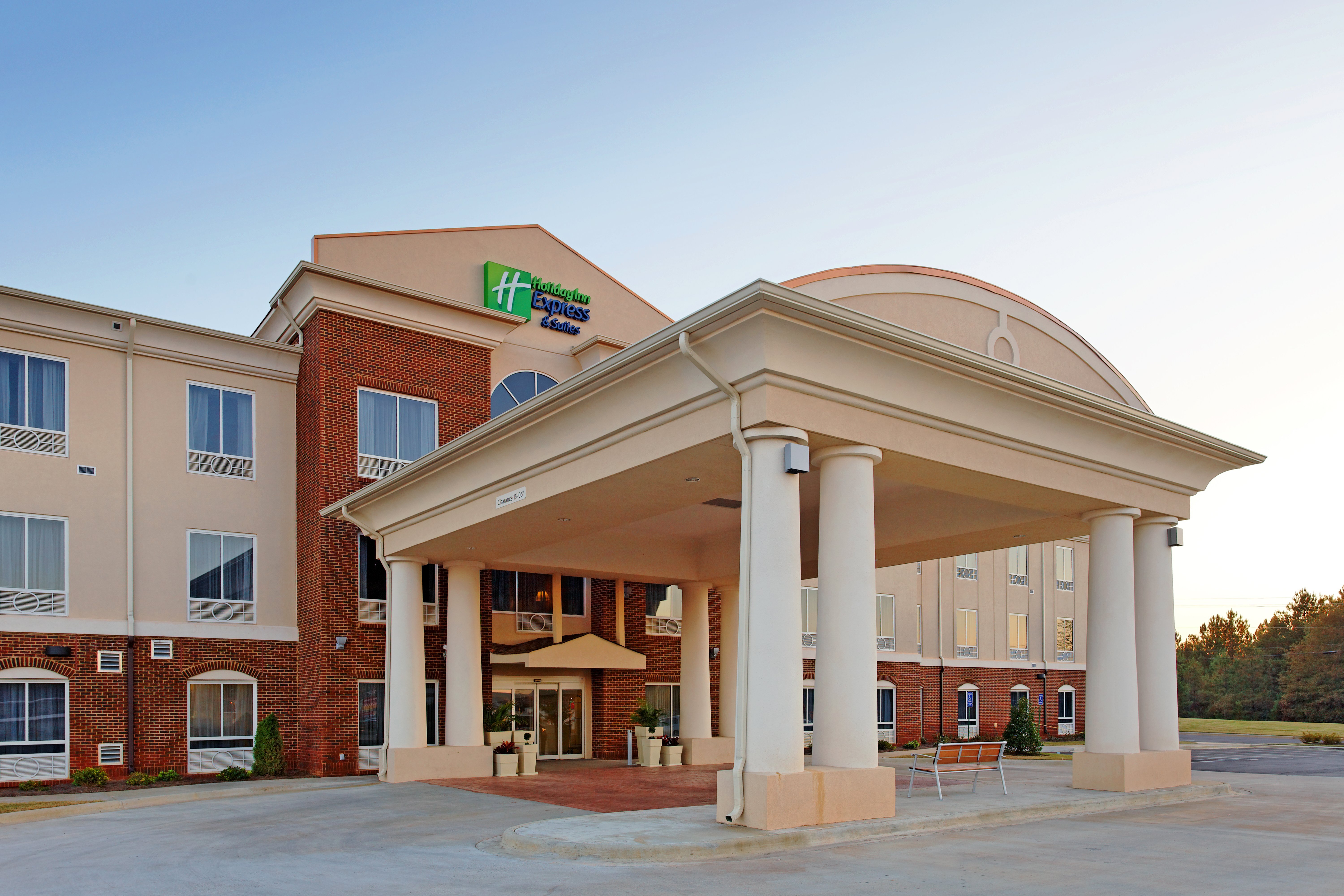 Holiday Inn Express & Suites Talladega By IHG-官方