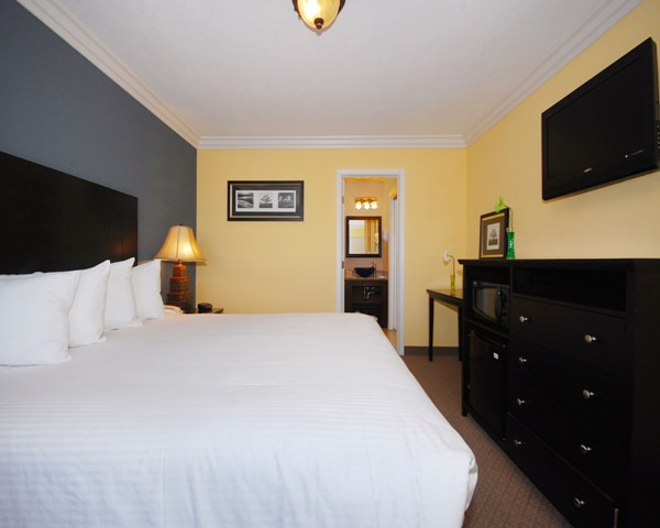 Solaire Inn and Suites