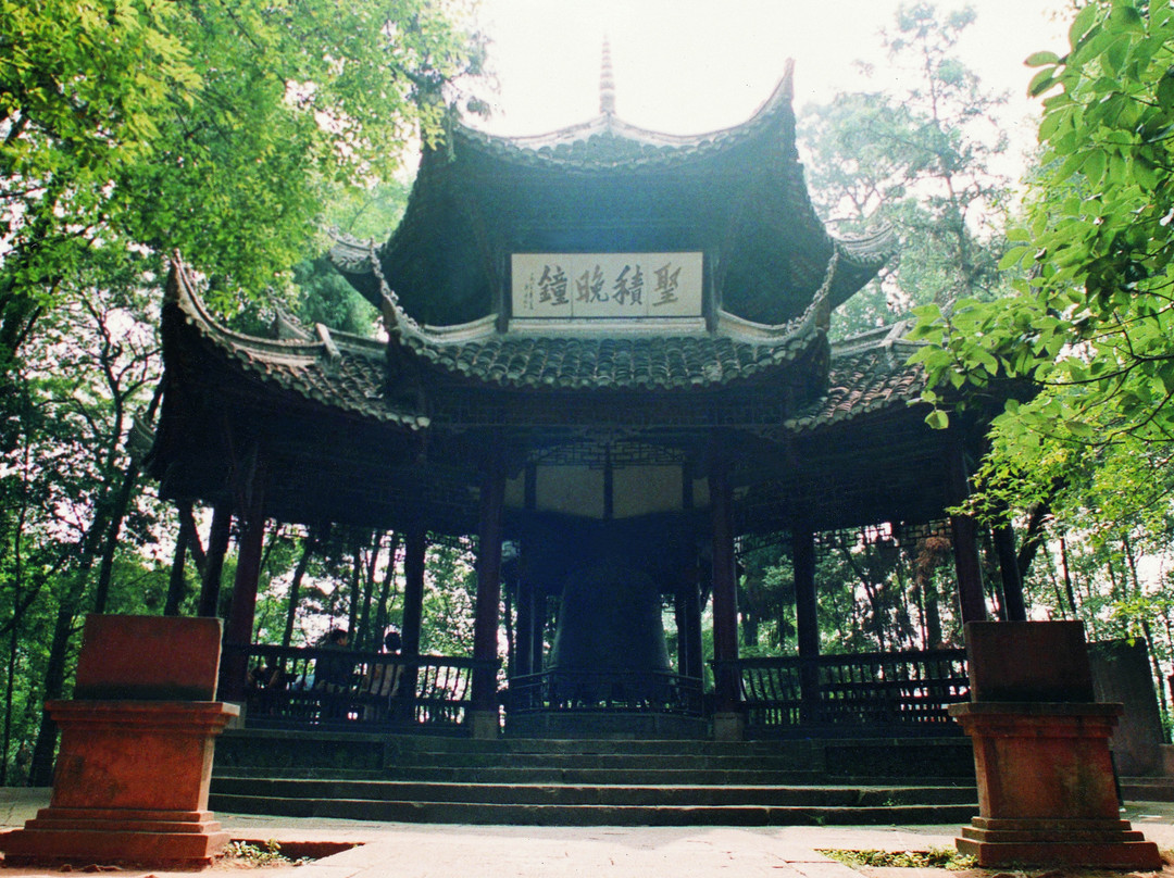 圣积晚钟-峨眉山市必去景点