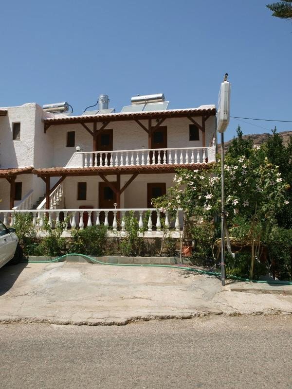 Giannis Apartments