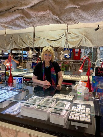 The Opal Cave-Lightning Ridge必去景点