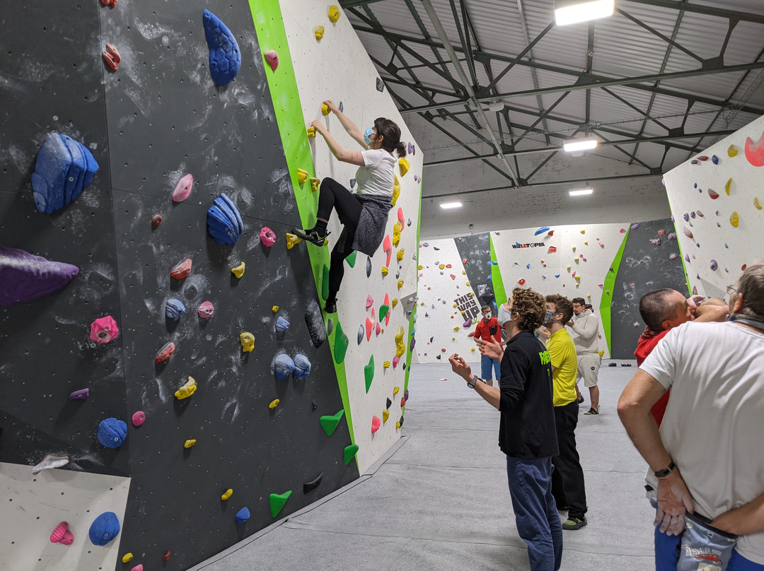 Freeklime Huddersfield-Huddersfield必去景点