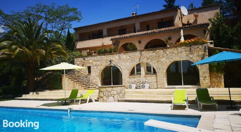 Mas Alto Apartments