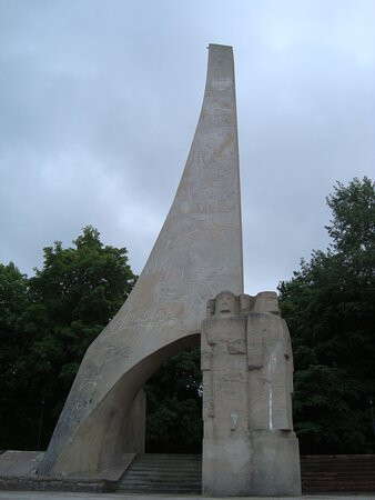 Pomnik Zaslubin Polski z Morzem-科沃布热格必去景点